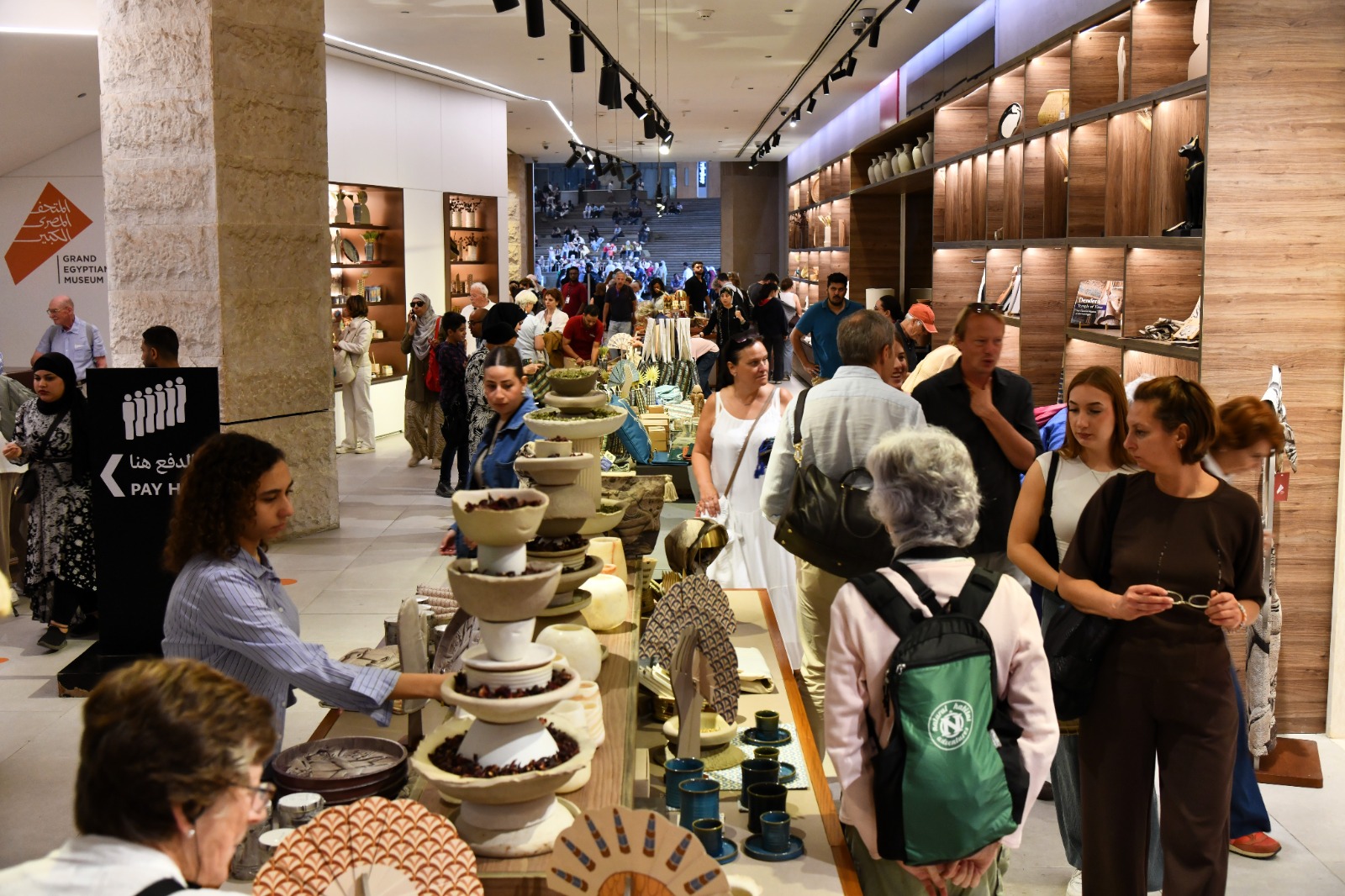 لليوم السابع على التوالي منذ افتتاحه للجمهور يواصل المتحف المصري الكبير استقبال زائريه